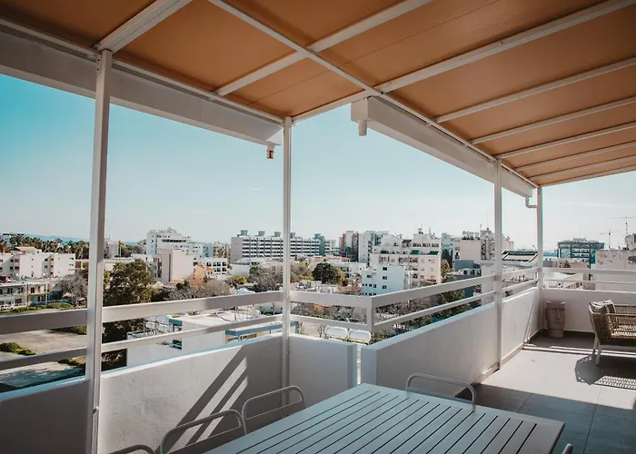Phaedrus Living City Center Sky Penthouse