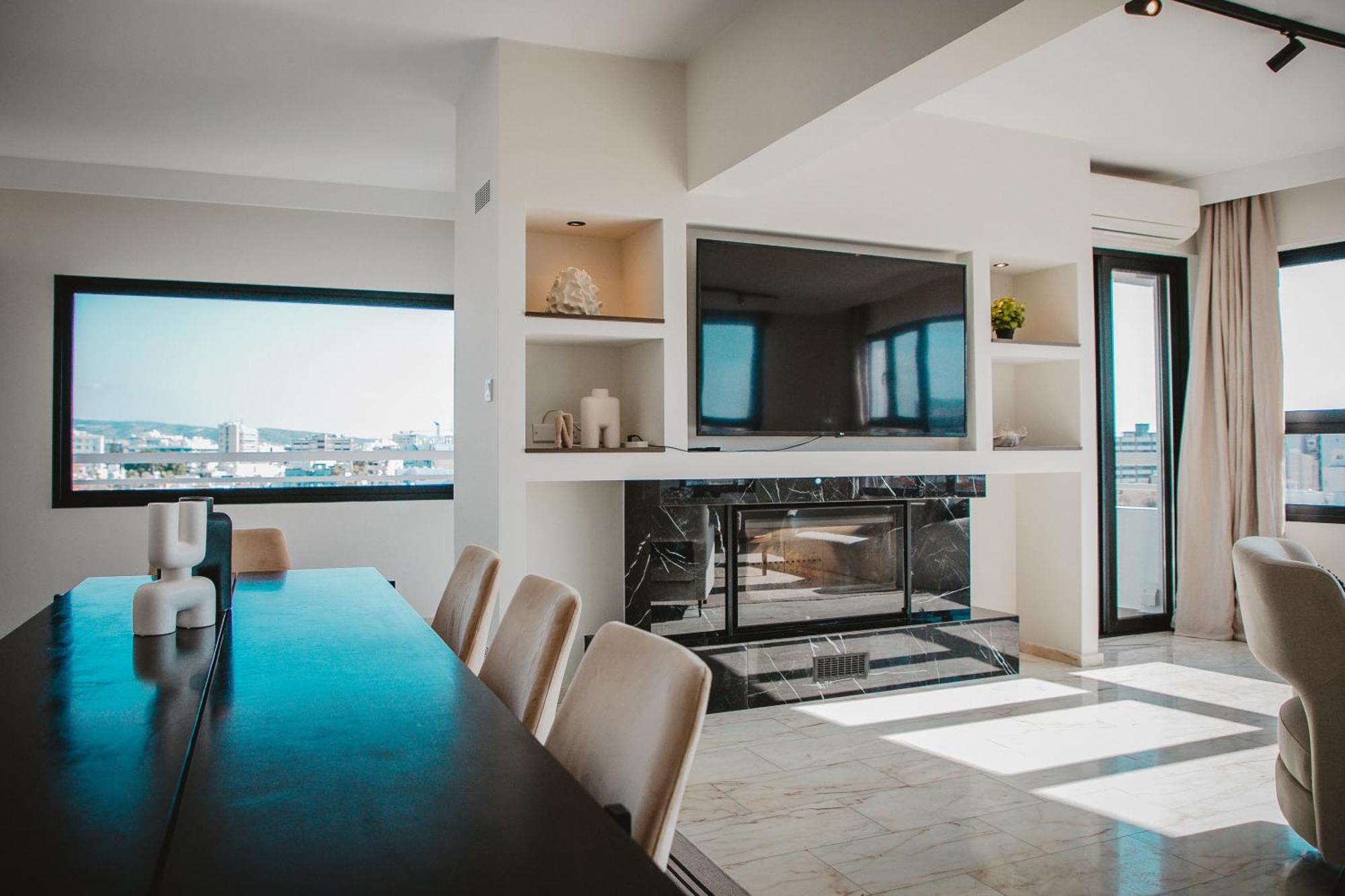 Phaedrus Living Center Sky Penthouse Apartment *