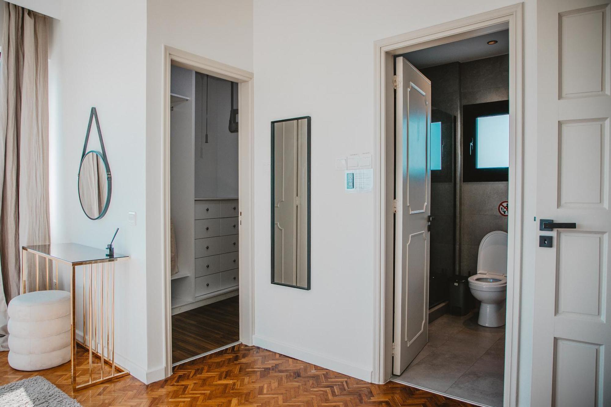 Phaedrus Living Center Sky Penthouse Apartment