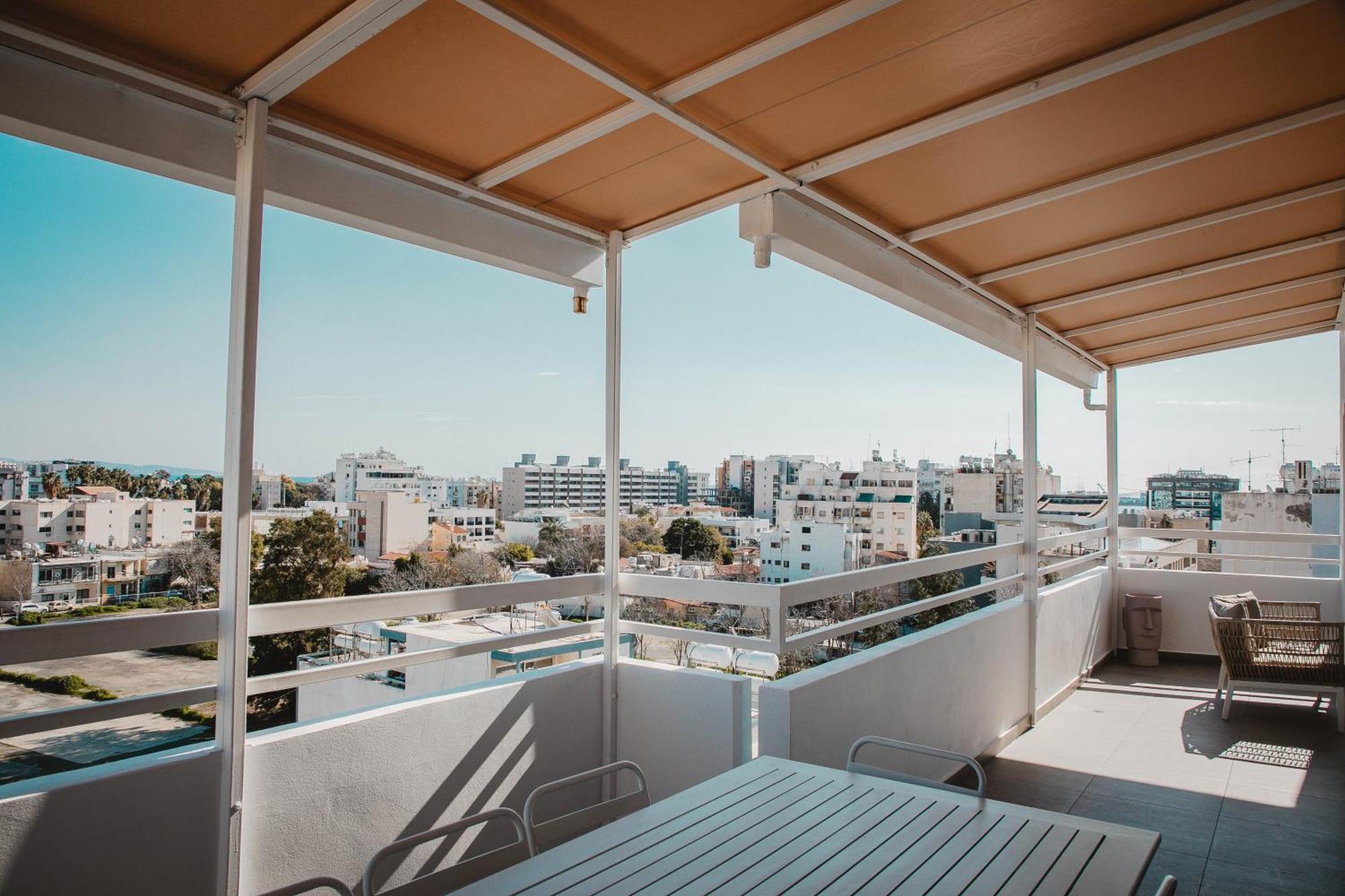 Phaedrus Living Center Sky Penthouse *