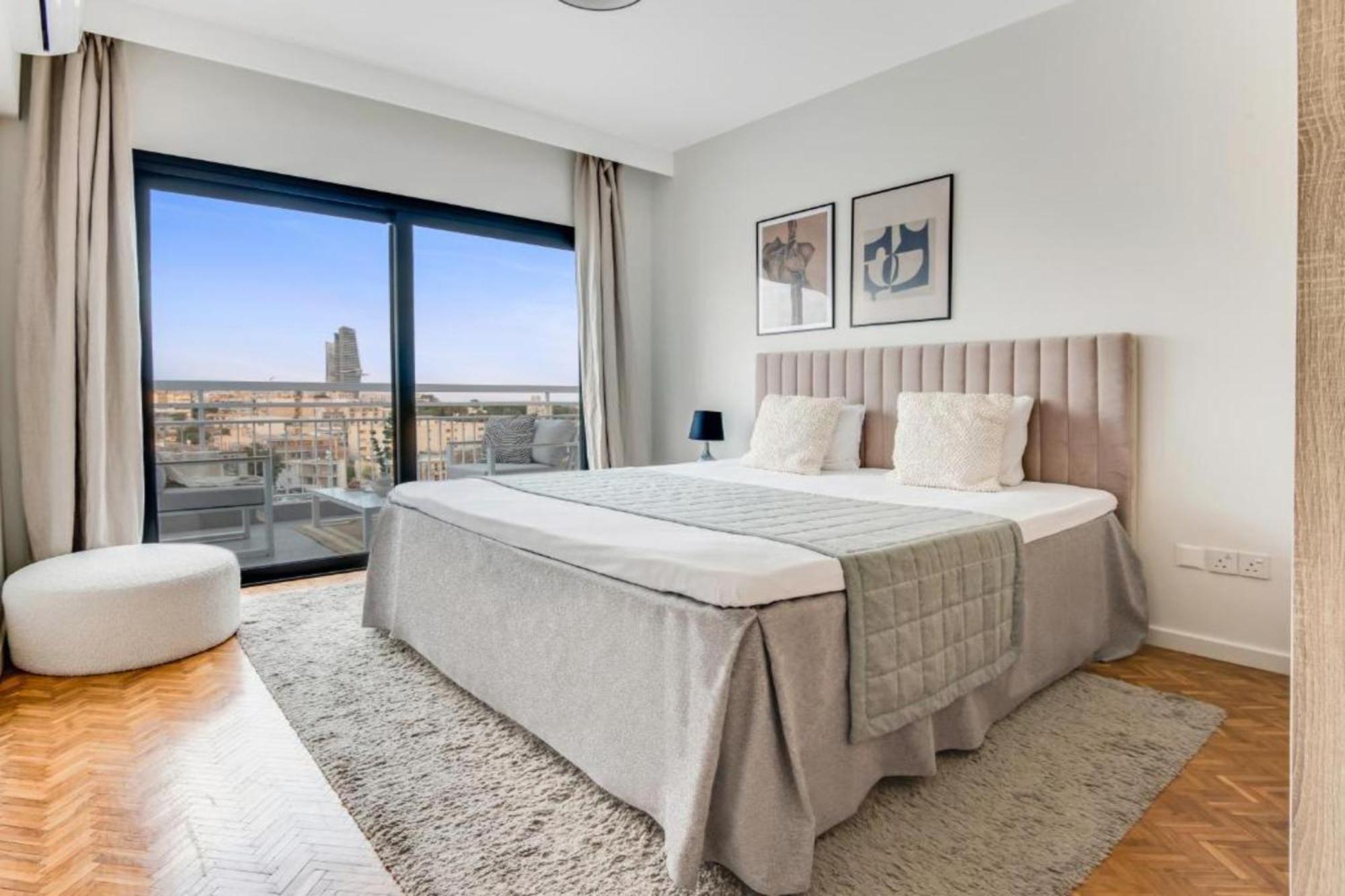 Apartment Phaedrus Living Center Sky Penthouse