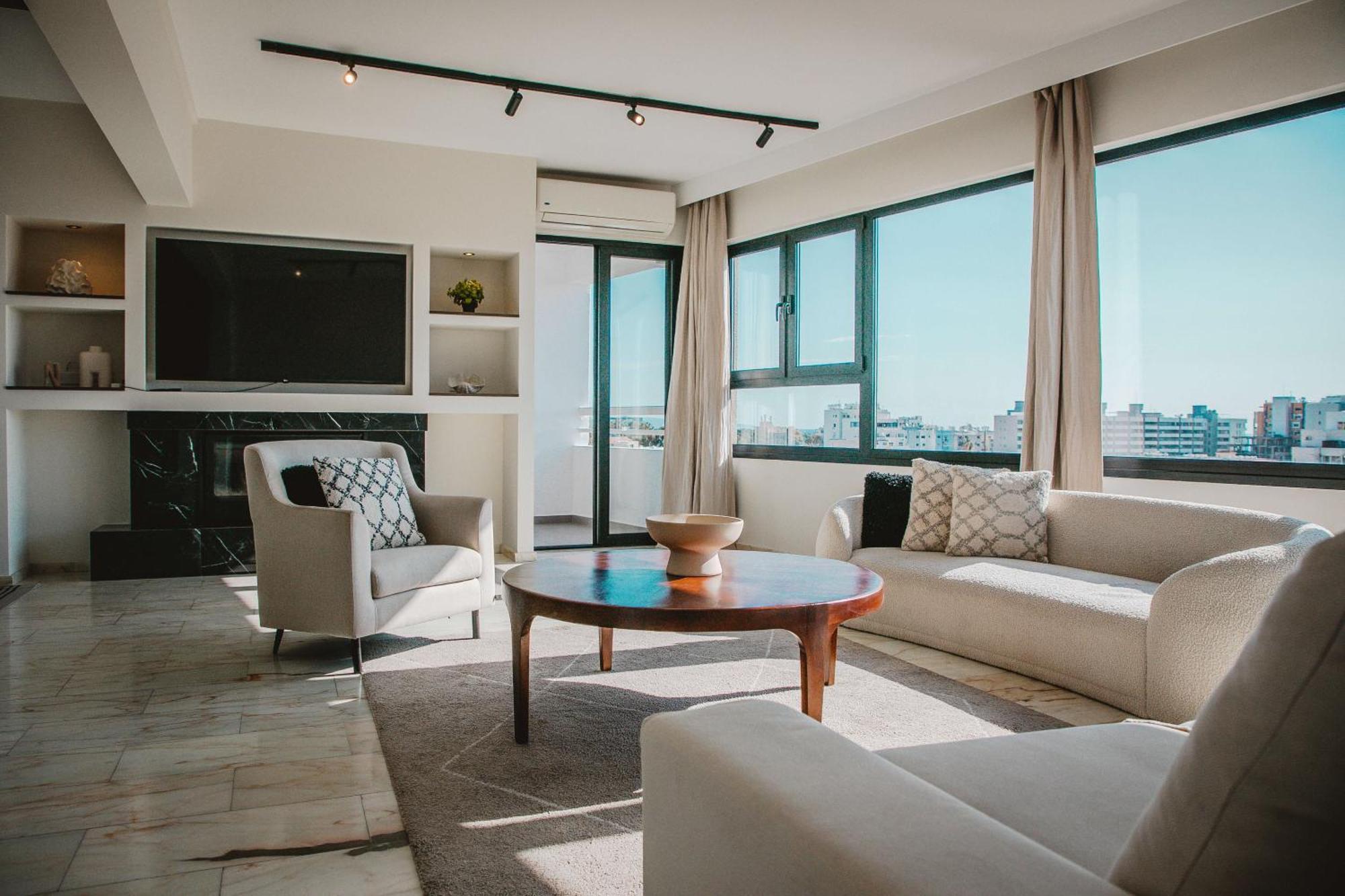 Apartment Phaedrus Living Center Sky Penthouse *